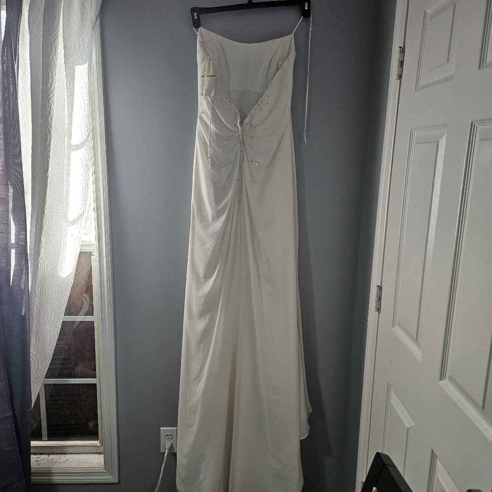 White Sheath Dress by - Picture 4 of 7